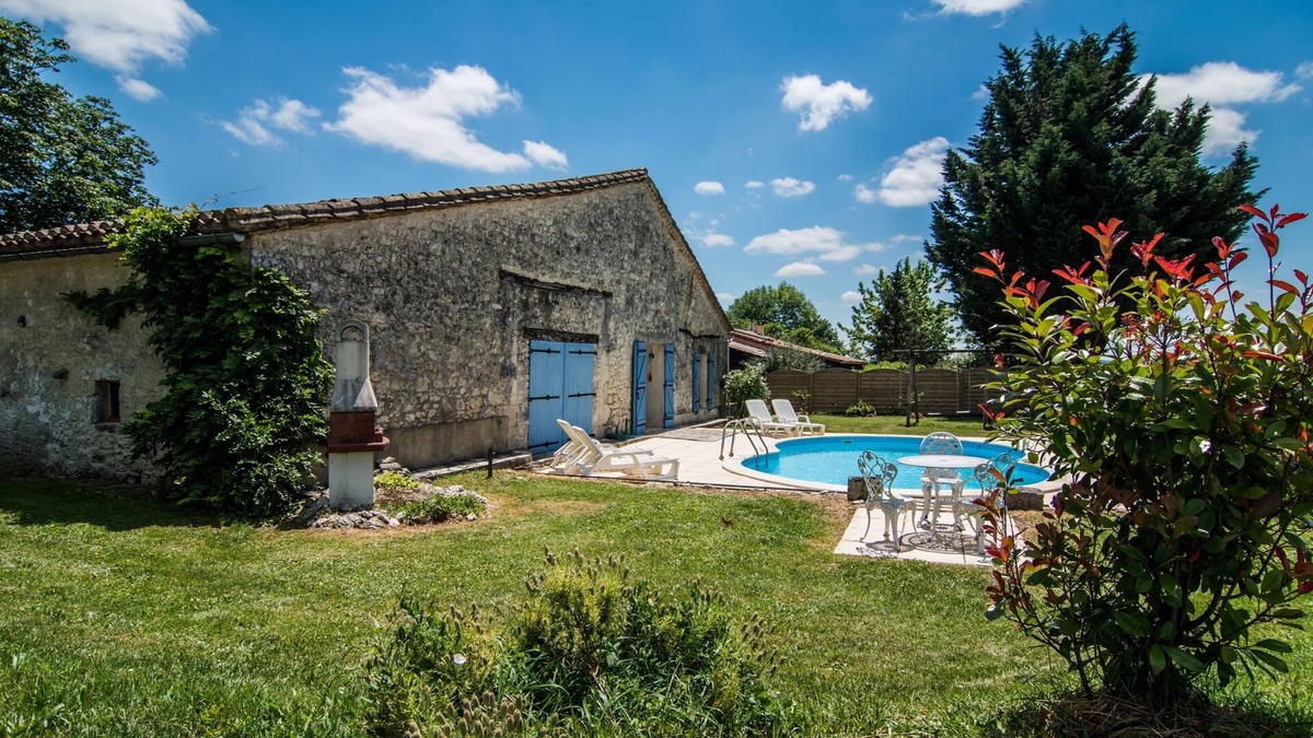 Saint-Aubin-de-Cadelech House | Detached Rural barn retreat set in open farm land -with private pool