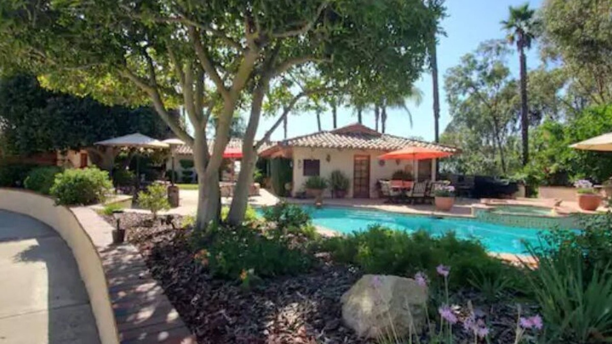 Fallbrook House | Detached guest house on private gated Spanish Estate with a pool, Temecula close