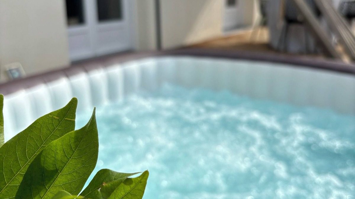 La Sauvetat-du-Dropt House | Detached house with jacuzzi