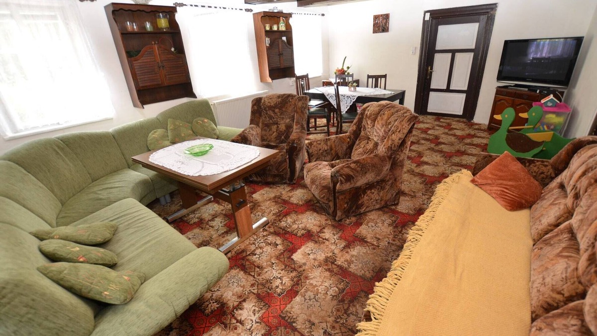Krasna Lipa House | Detached holiday home with 5 bedrooms and billiards in northern Bohemia