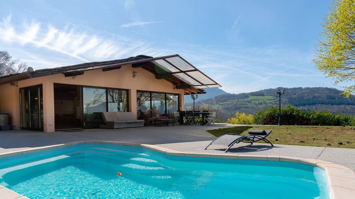 Saint-Jean-dʼArvey House | "Detached House with swimming pool and spa" with Private Pool, Whirlpool & Wi-Fi