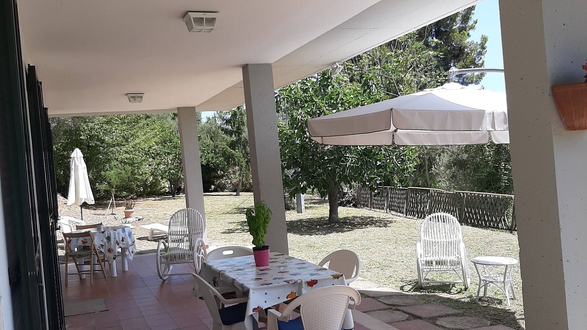 San Vito Chietino Villa | detached house, surrounded by green oaks and olive trees.