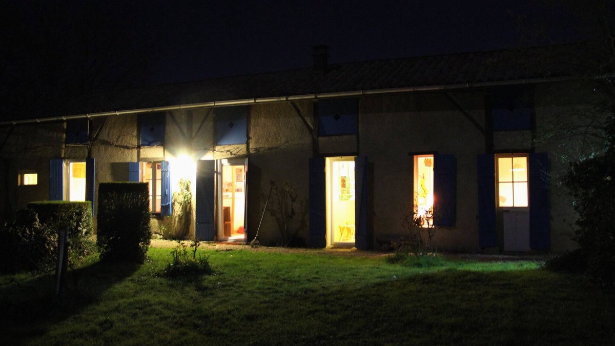 Bergerac House | Detached house in "plain" countryside and "plain" foot colors and fantasies .