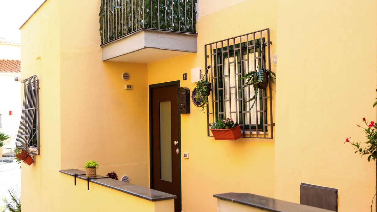 Historical Downtown Salerno Apartment | Detached house in the historic center - Amalfi Coast