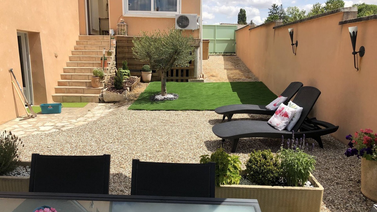 Villy Cottage | Detached house near Chablis with enclosed courtyard (Gîte)
