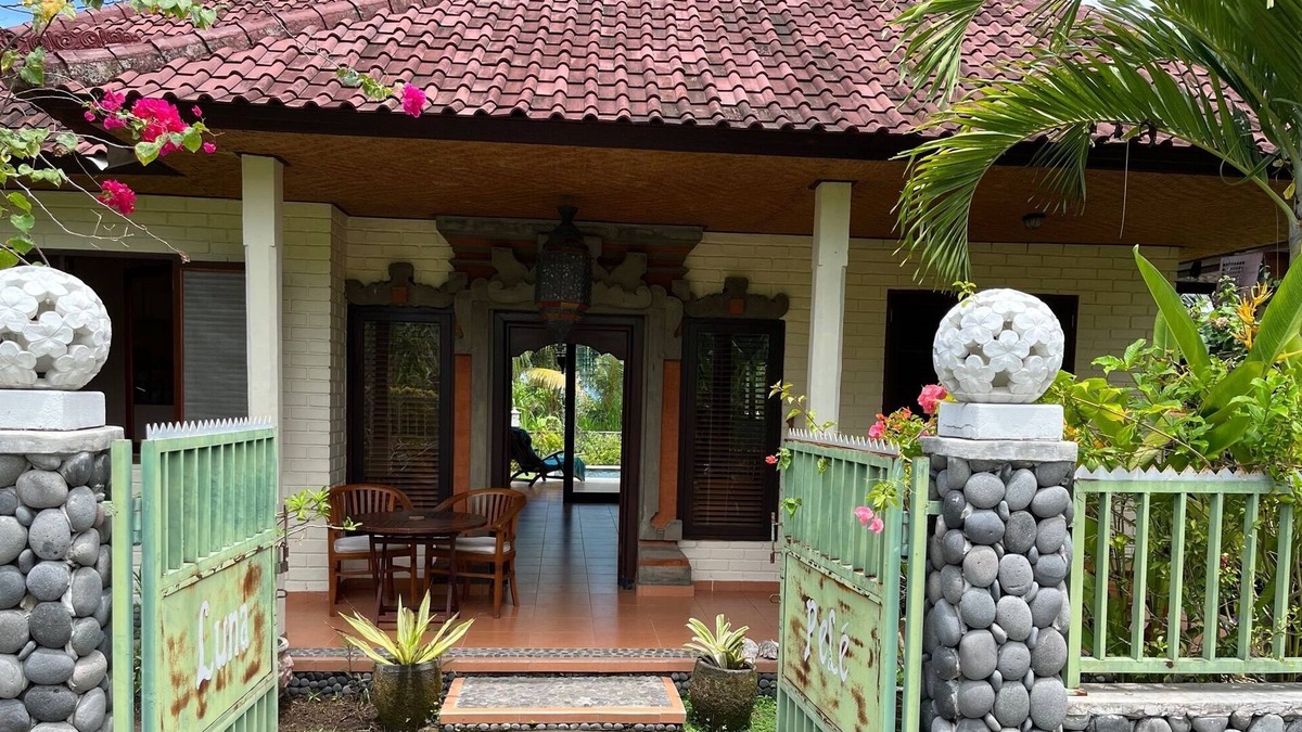 Jasri Villa | Detached house on beautiful location with direct views of rice fields and sea