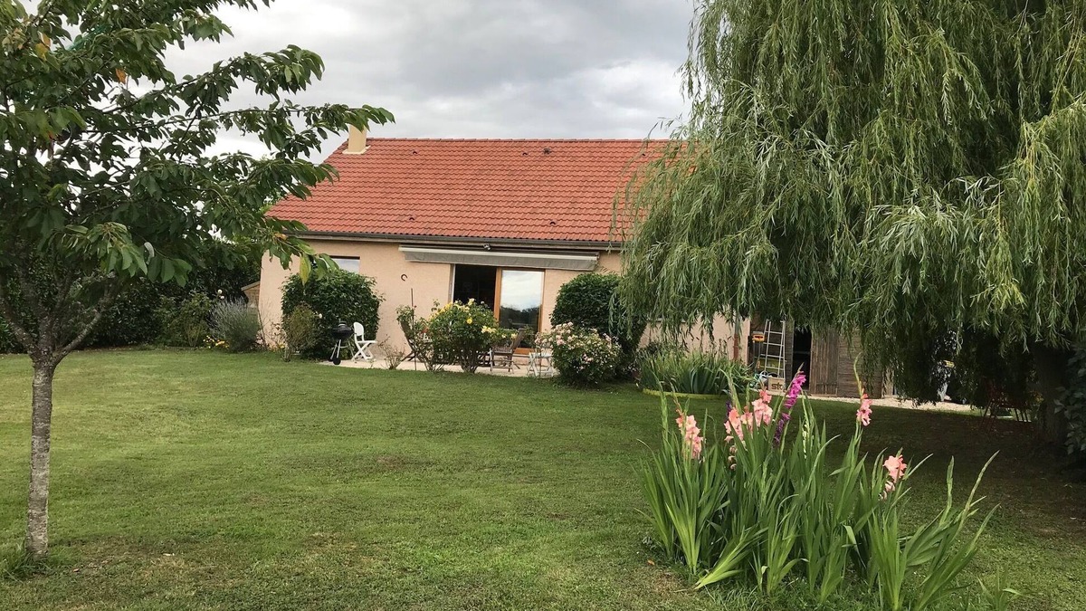Vielverge House | Detached house on large plot of land near Jura and wine route