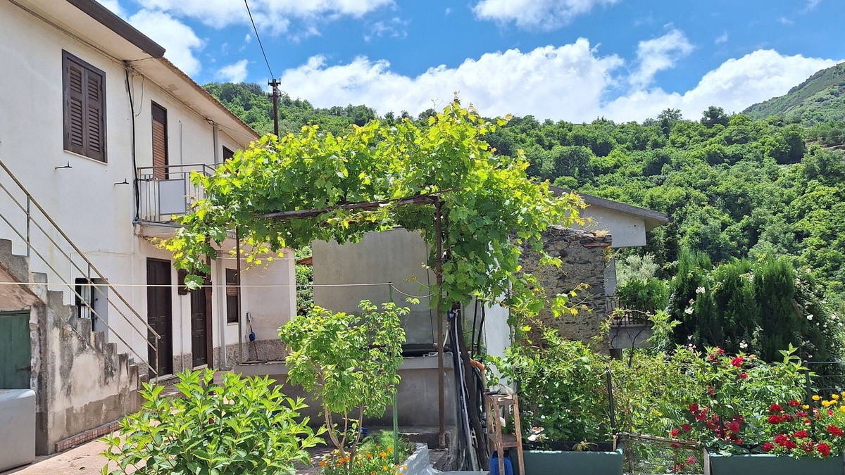 Gioiosa Marea Apartment | Detached house surrounded by greenery