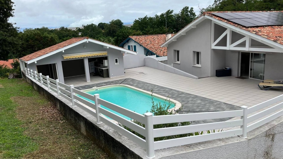 Bayonne House | Detached house surrounded by greenery in Bayonne 64