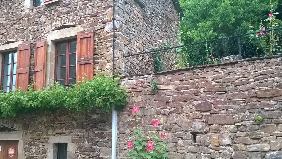 Sylvanes House | detached house with adjoining garden, in a small village surrounded by forests.