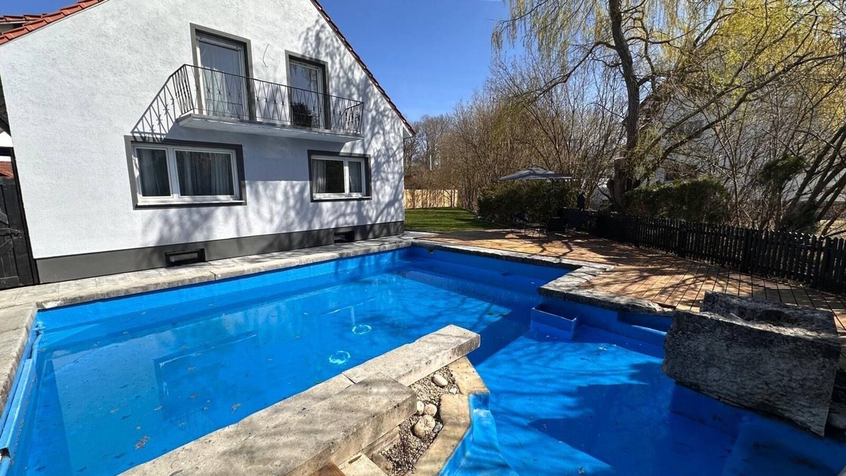 Dachau District House | Detached house with private pool and garden.