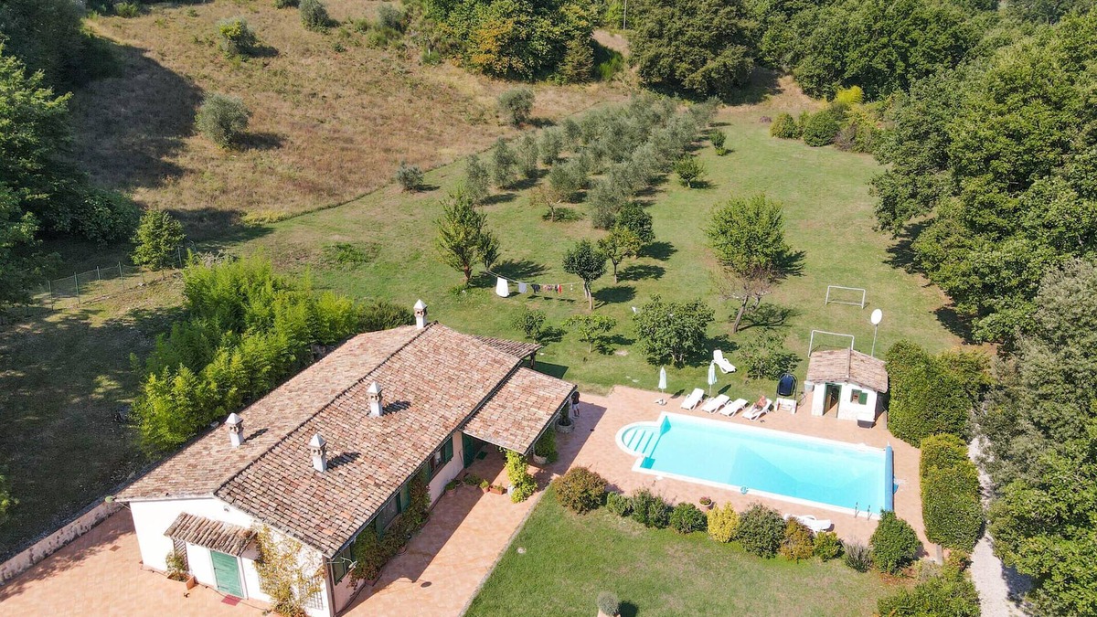 Collicello House | Detached house with private pool, ping pong/table football, soccer field