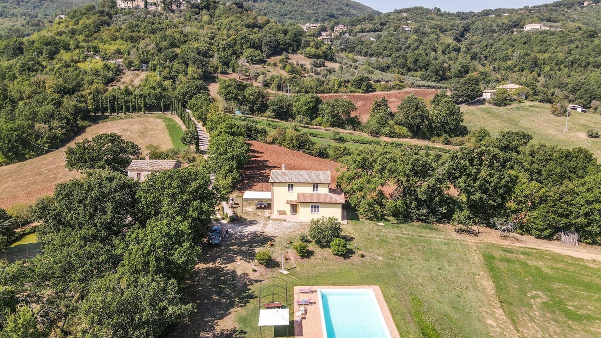 Melezzole House | Detached house with private pool 1,5 km from shops and restaurant. AC & Wi-fi