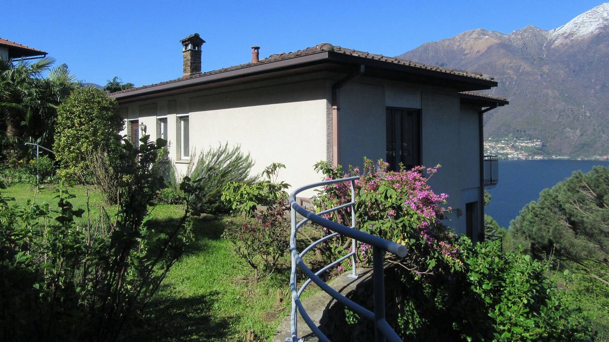 Tronzano Lago Maggiore Villa | Detached house with large grounds