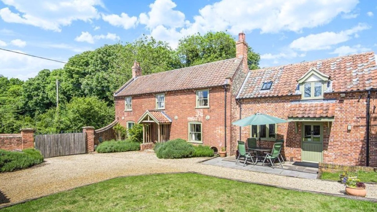 Fakenham House | Detached Listed Grade 2 House with enclosed walled garden
