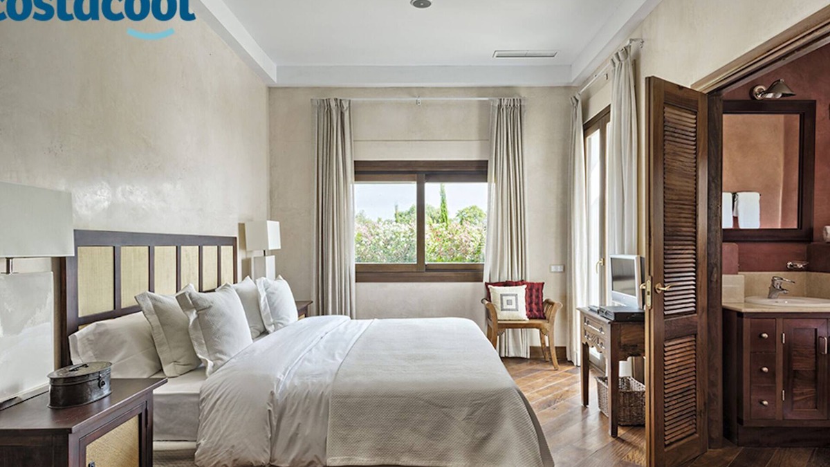 Benalup-Casas Vieja Villa | Detached luxury villa with private pool on golf course