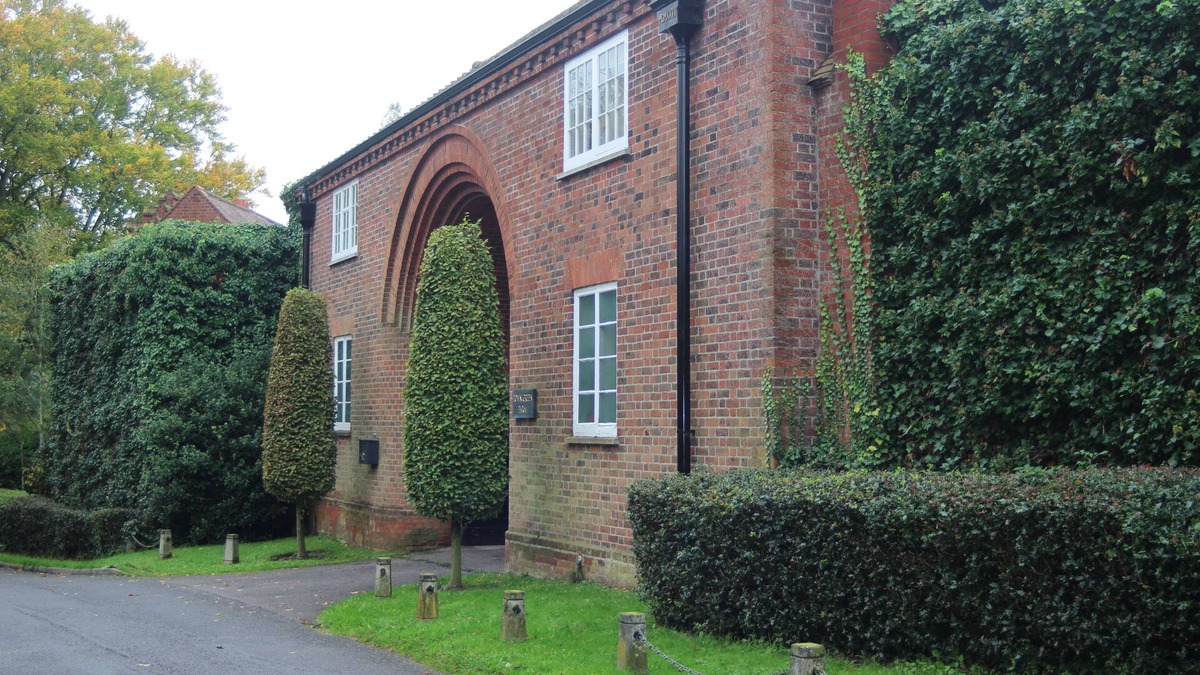 Runnymede Cottage | Detached Luxury Gatehouse in rural surroundings on a small country estate