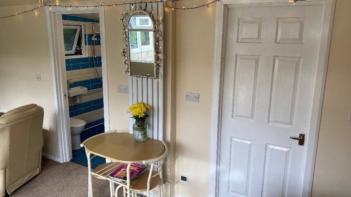 Sherwood Forest Apartment | Detached Romantic Studio near Sherwood Forest. Dog and Disabled Friendly