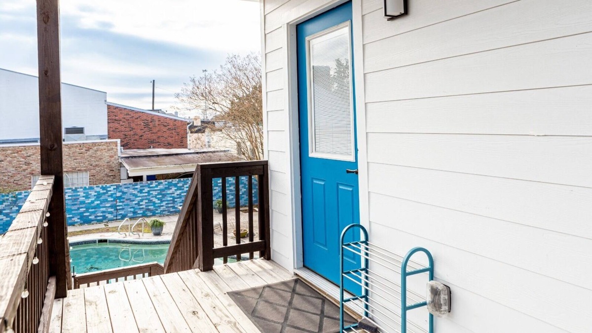 Willow Meadows/Willowbend Area Apartment | Detached Studio apartment with outdoor pool