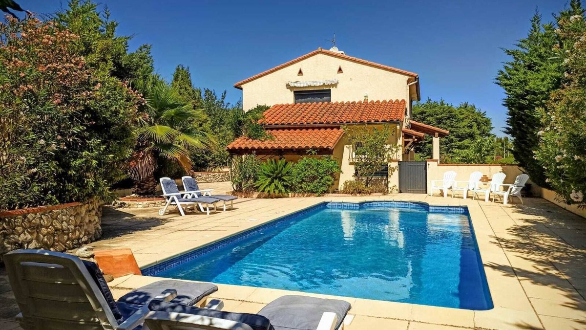 Laroque-des-Alberes Apartment | Detached Villa - spacious 1st floor apartment. Swimming pool with large terrace