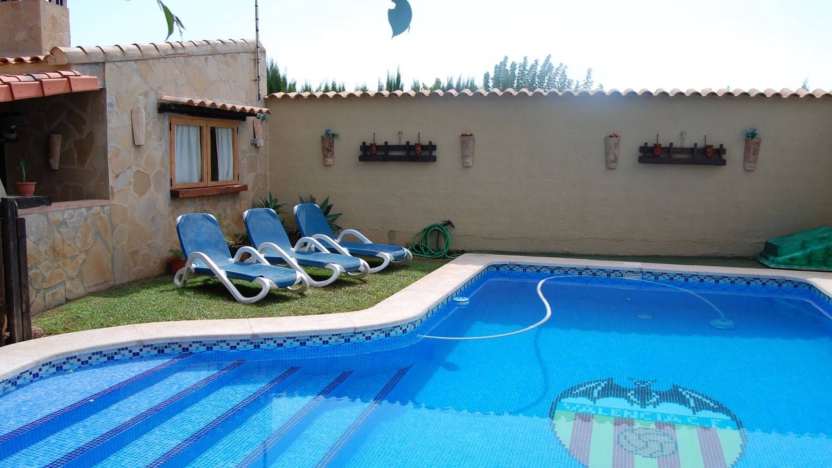 La Pobla de Vallbona Villa | Detached villa with private pool near Valencia