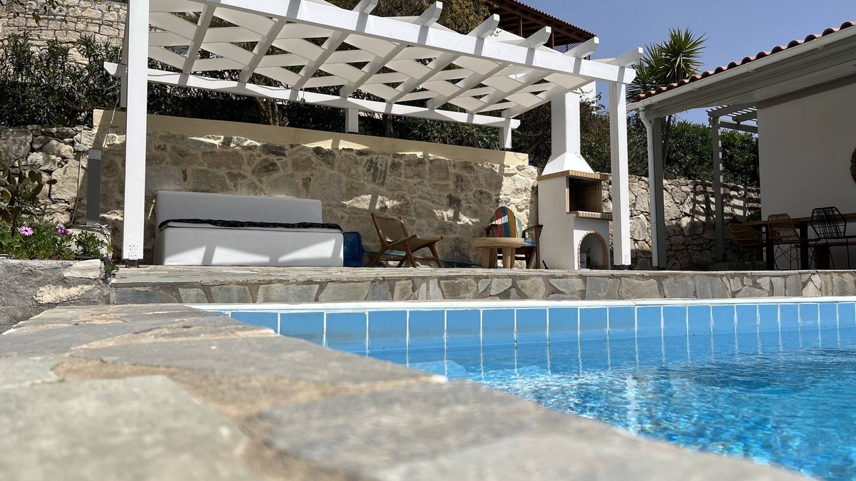 Roumeli Villa | Detached villa 2.5km from the beach