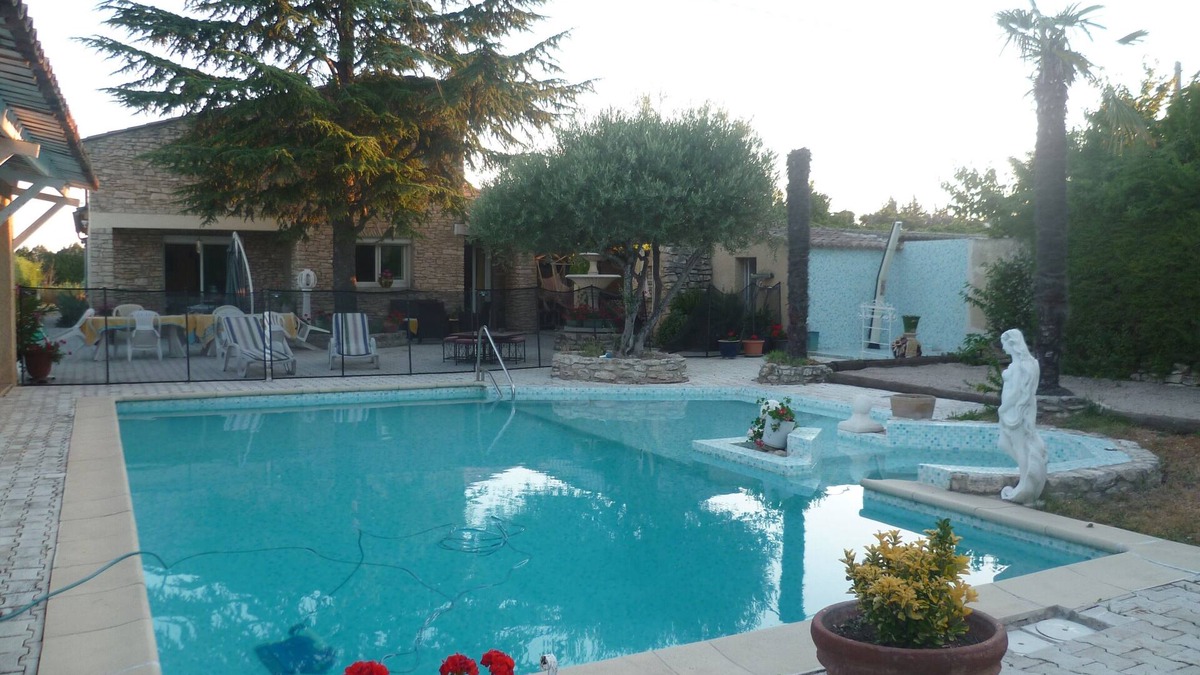 Carpentras Villa | Detached Villa 2 to 10 people, swimming pool, private spa carpentras