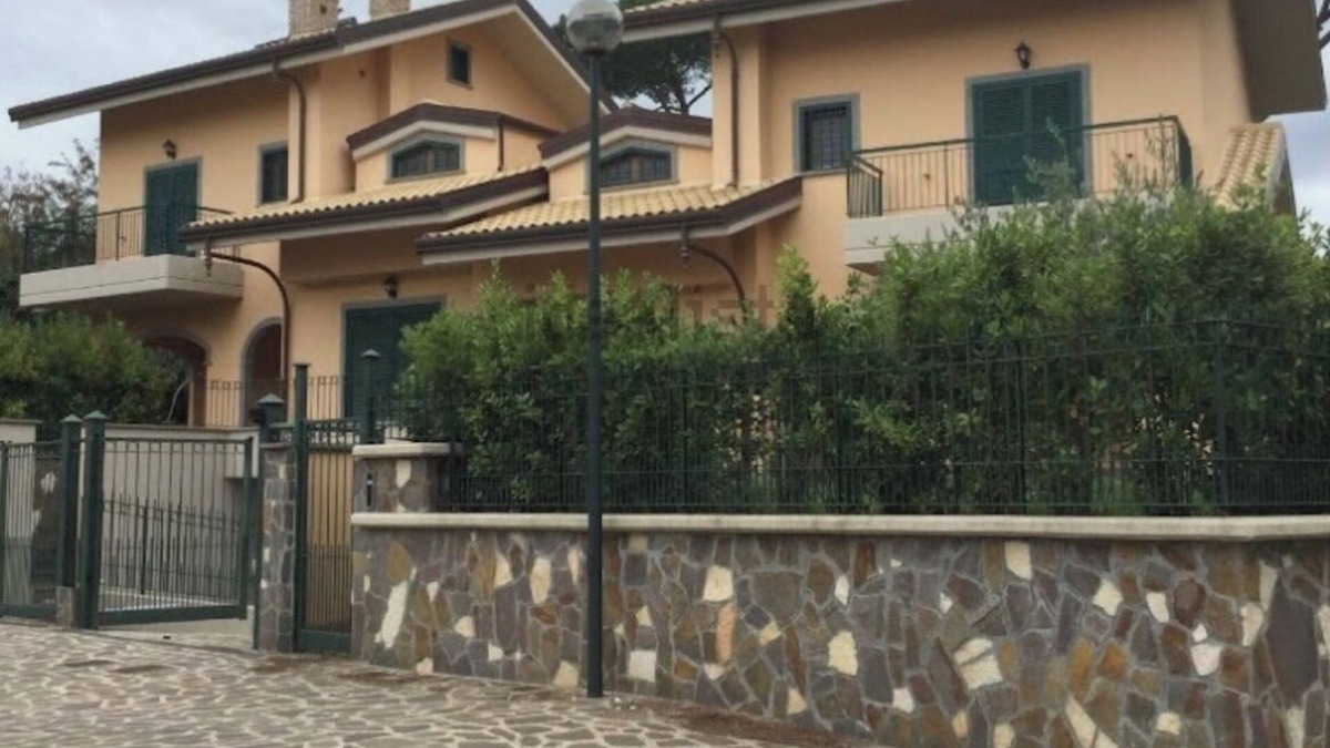 Grottaferrata Villa | Detached villa immersed in the quiet and greenery of the Roman Castles.