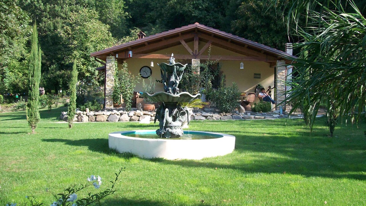Tresana House | Detached villa with pool on 5ooo m2 park ideal for children and dogs