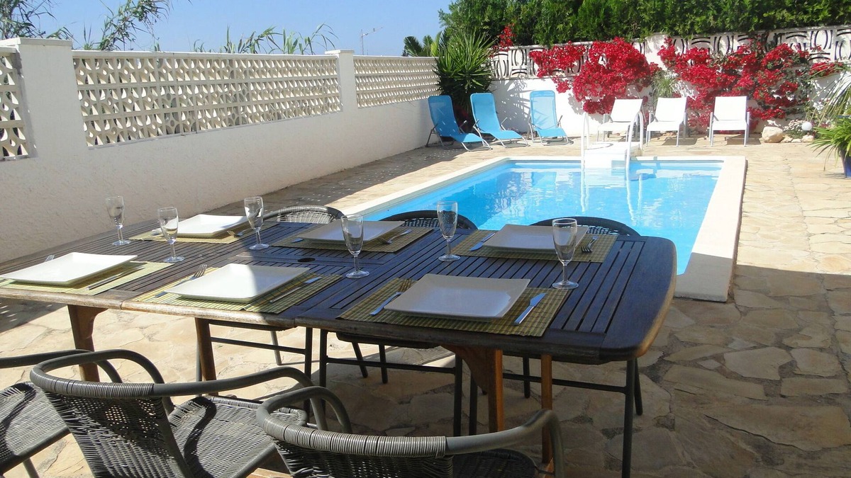 Vinaros Villa | Detached villa, private pool and internet within 5 minutes walk to the beach
