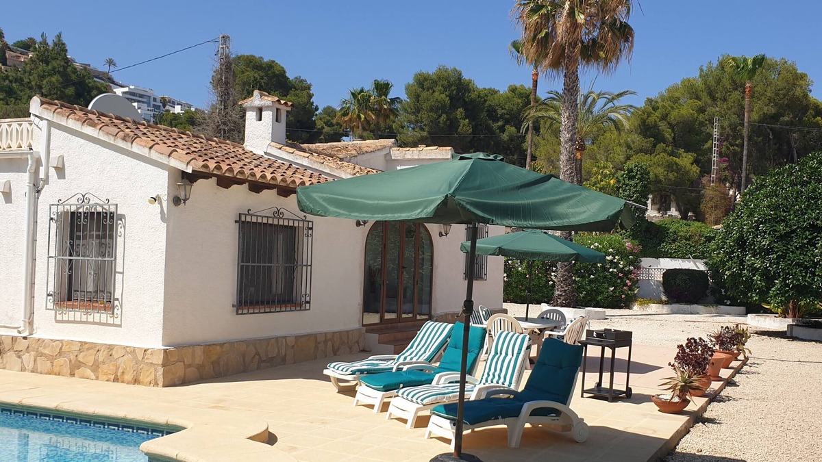 Benimeit Villa | Detached Villa Sleeps 6, Private Pool, Large Patio & Gardens. AirCon/FastWIFI!