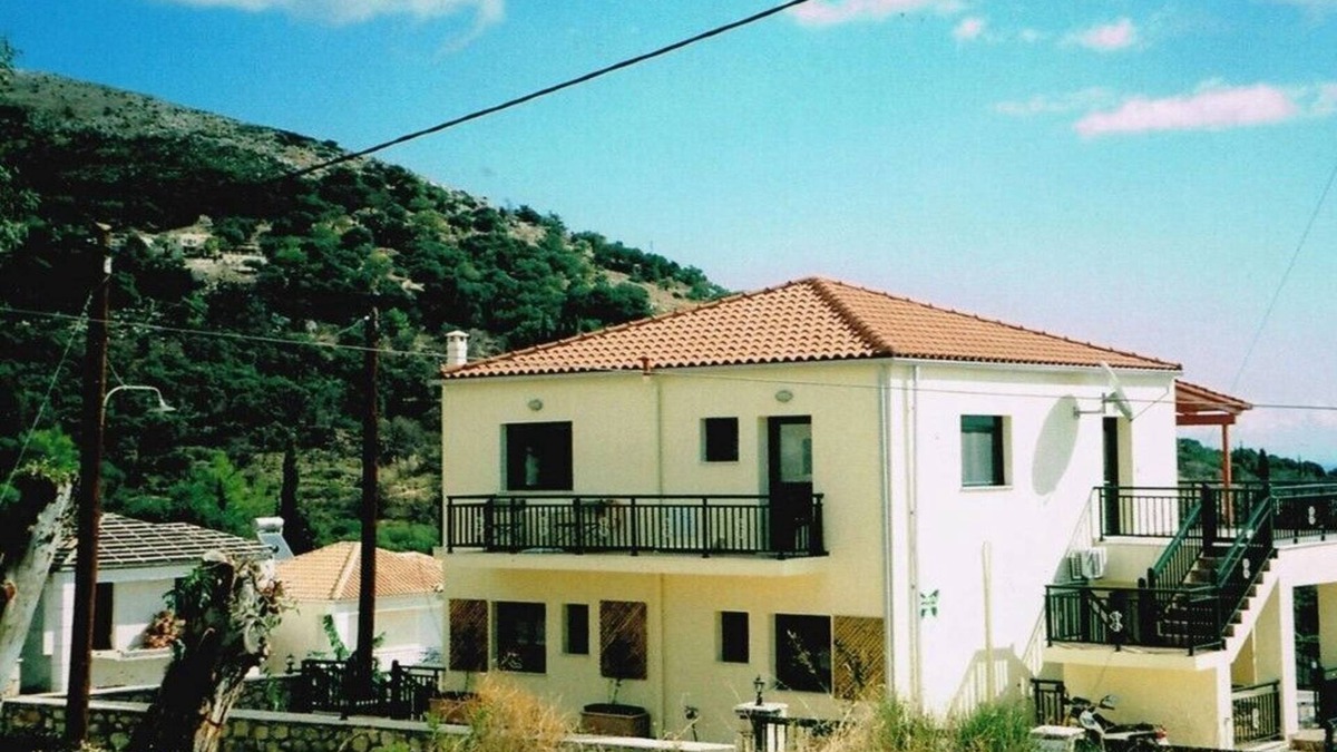 Ratzakli Apartment | Detached Villa with Pool - 1 Bedroom Family apartment: (sleeps 4)
