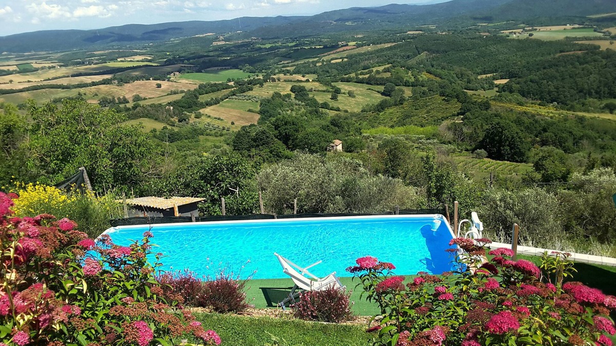 Chiusdino House | Detached villa with panoramic garden