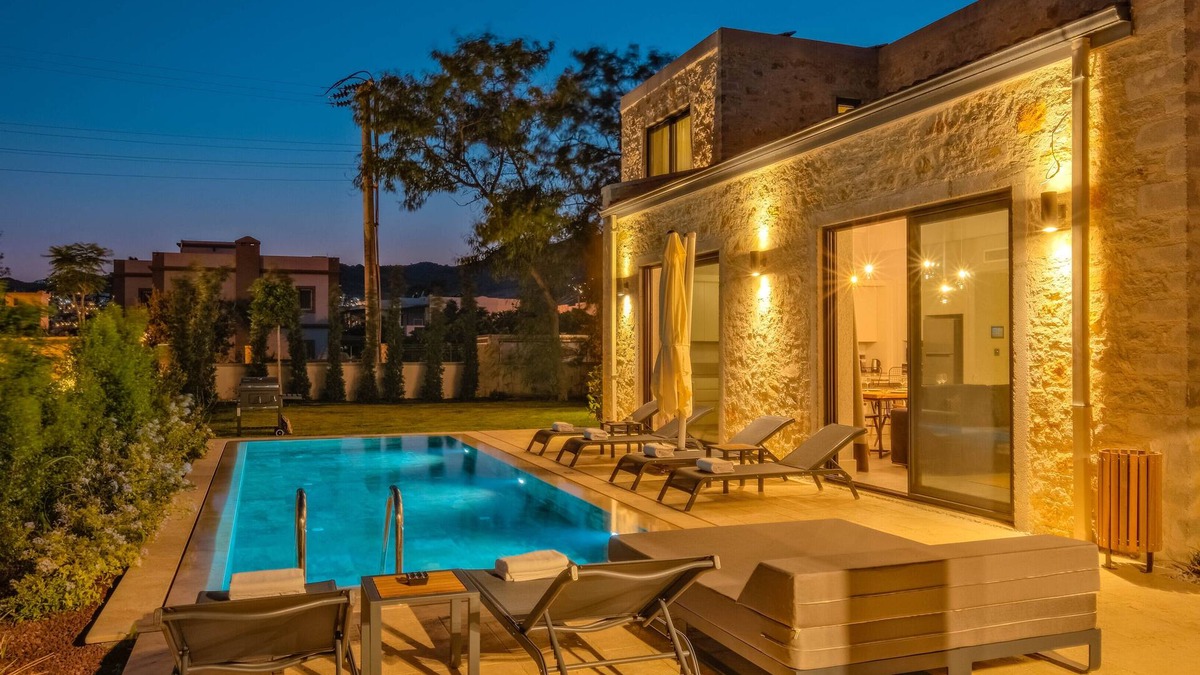Yalı Villa | Detached Villa with Private Pool 5 min to the Beach and City Centre