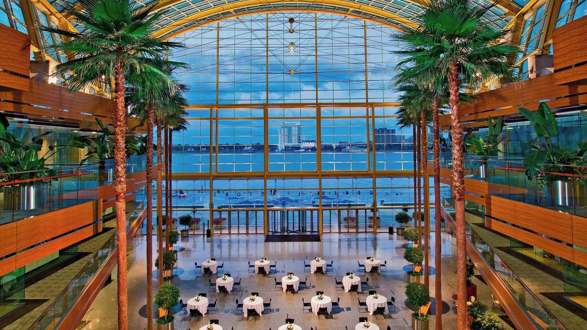 Downtown Detroit Hotel | Detroit Marriott at the Renaissance Center