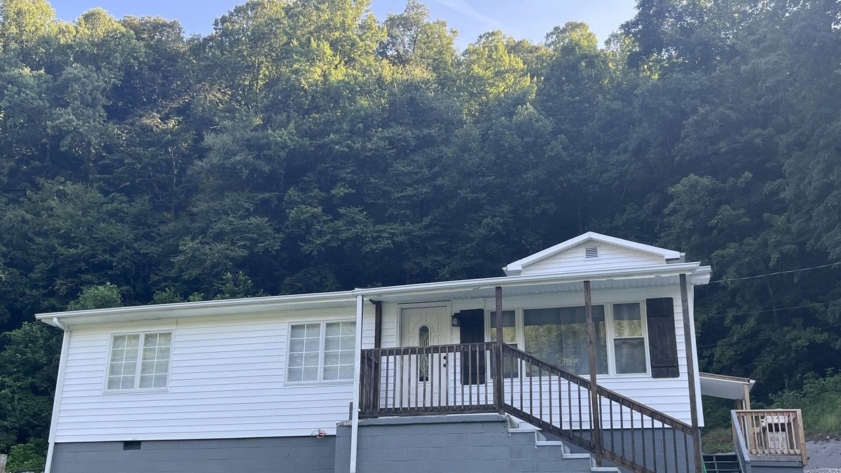 Newtown House | Devil Anse Off Road Lodging Hatfield & McCoy Trail House