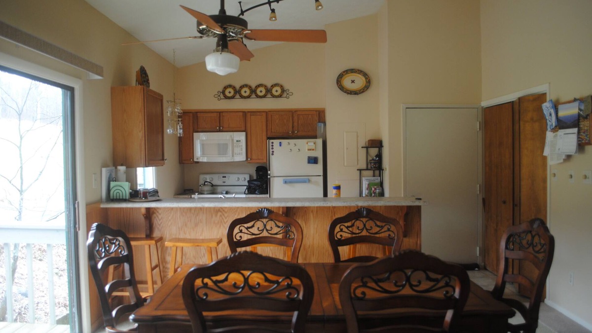 Nellysford Condo | Devil's Knob Mtn. condo on golf course with views of Shenandoah Valley