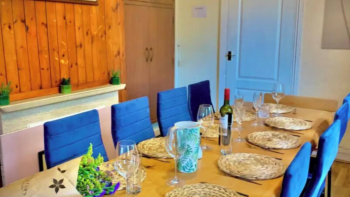 Roundham House | Devon Beach Station
