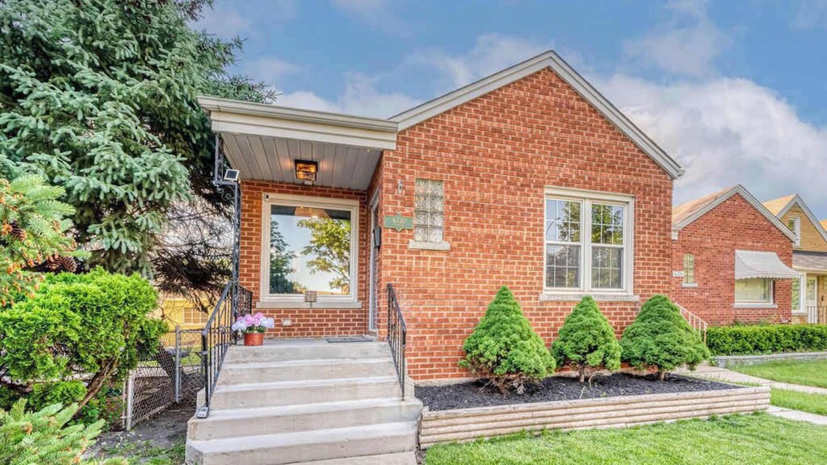 Norwood Park East House | Devon House Summary: