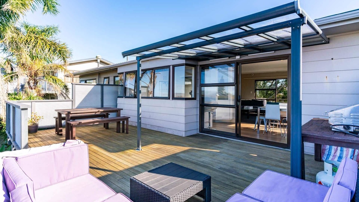 Mangawhai Heads House | Devon St - Renovated holiday home in handy location to estuary, shops, MAZ, golf course and more