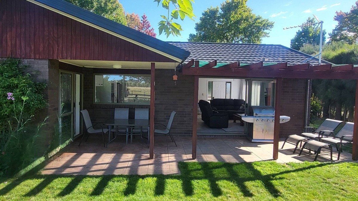 Whakatu Cottage | Dewdrop Cottage - a very special place to stay