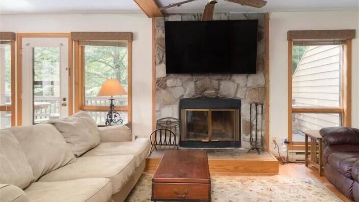 Davis Condo | DF41-End Unit! Pets ok! Pool!