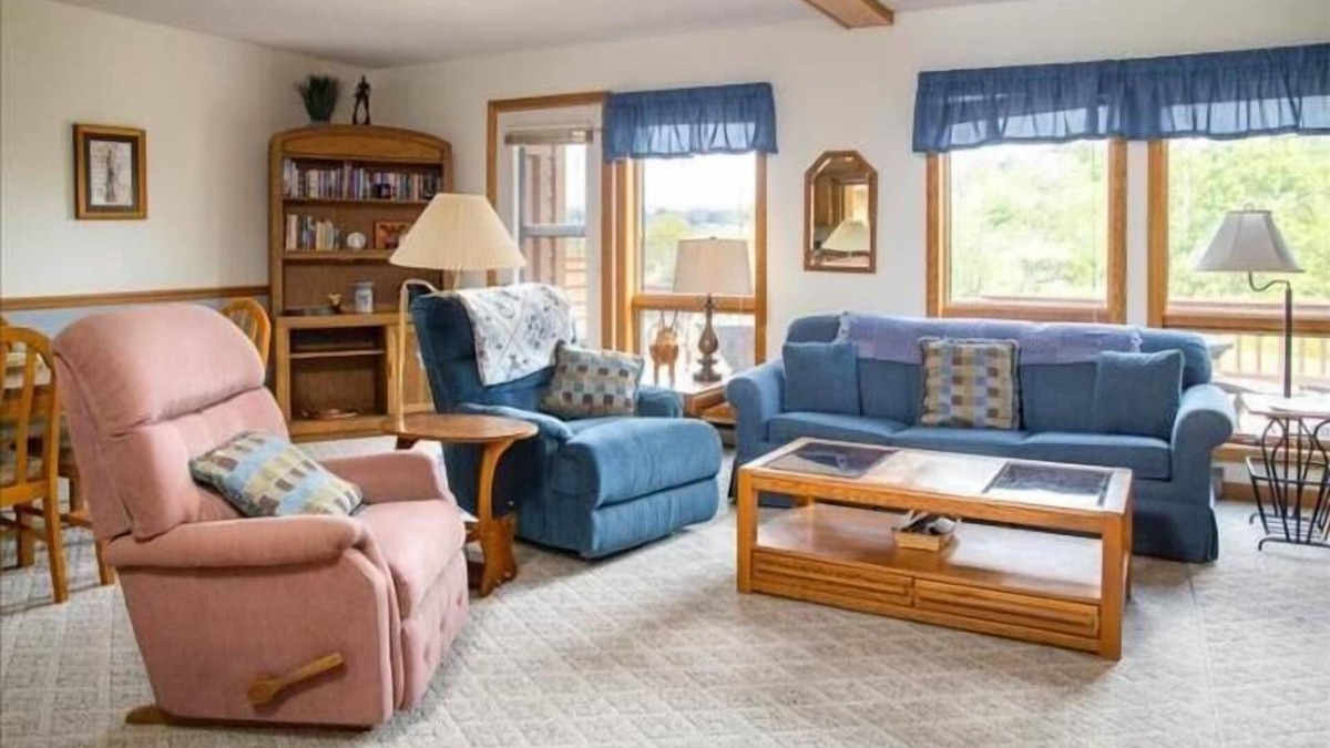 Davis Condo | DF78- Awesome amenities! Pool!