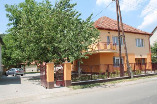 Bukkszek House | Diófa Vendégház
