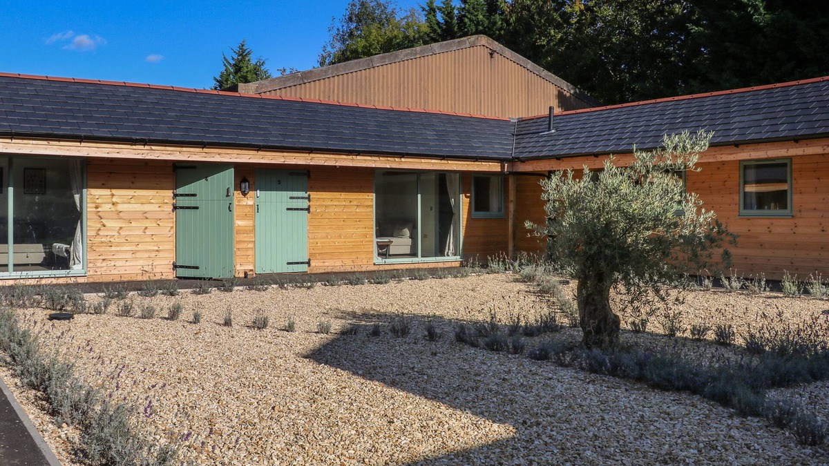Aldermaston Wharf Apartment | DI NOTTE - NO. 5, pet friendly, with a garden in Goring-On-Thames