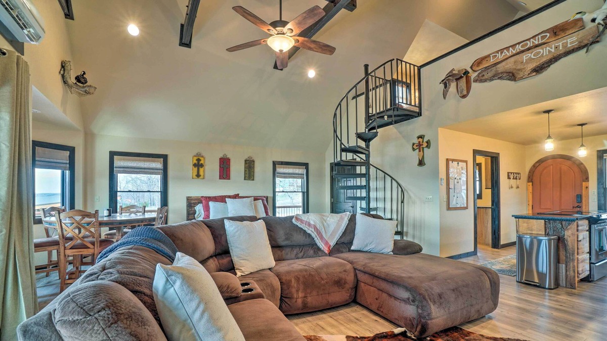 Diamond City Apartment | Diamond City Studio Cabin on Bull Shoals Lake
