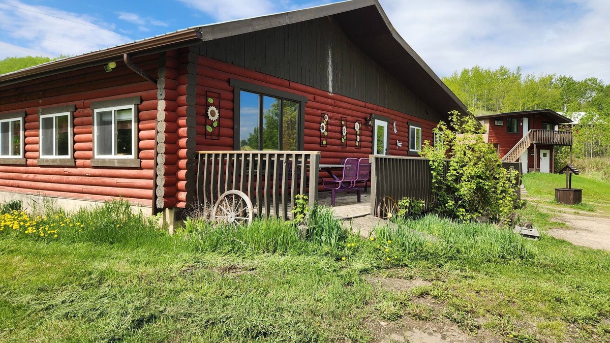 North Battleford Cabin | Diamond Hill Resort