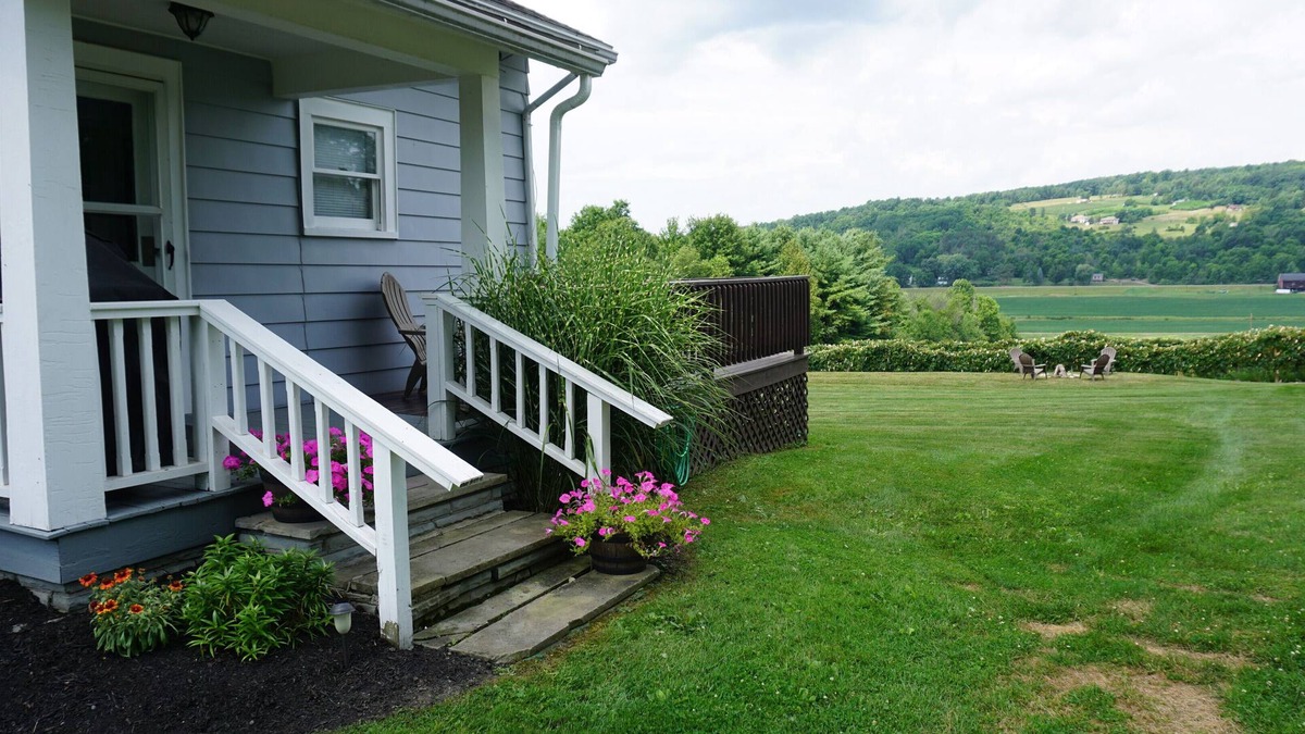 Keuka Park House | DIAMOND INN THE BLUFF with hot tub