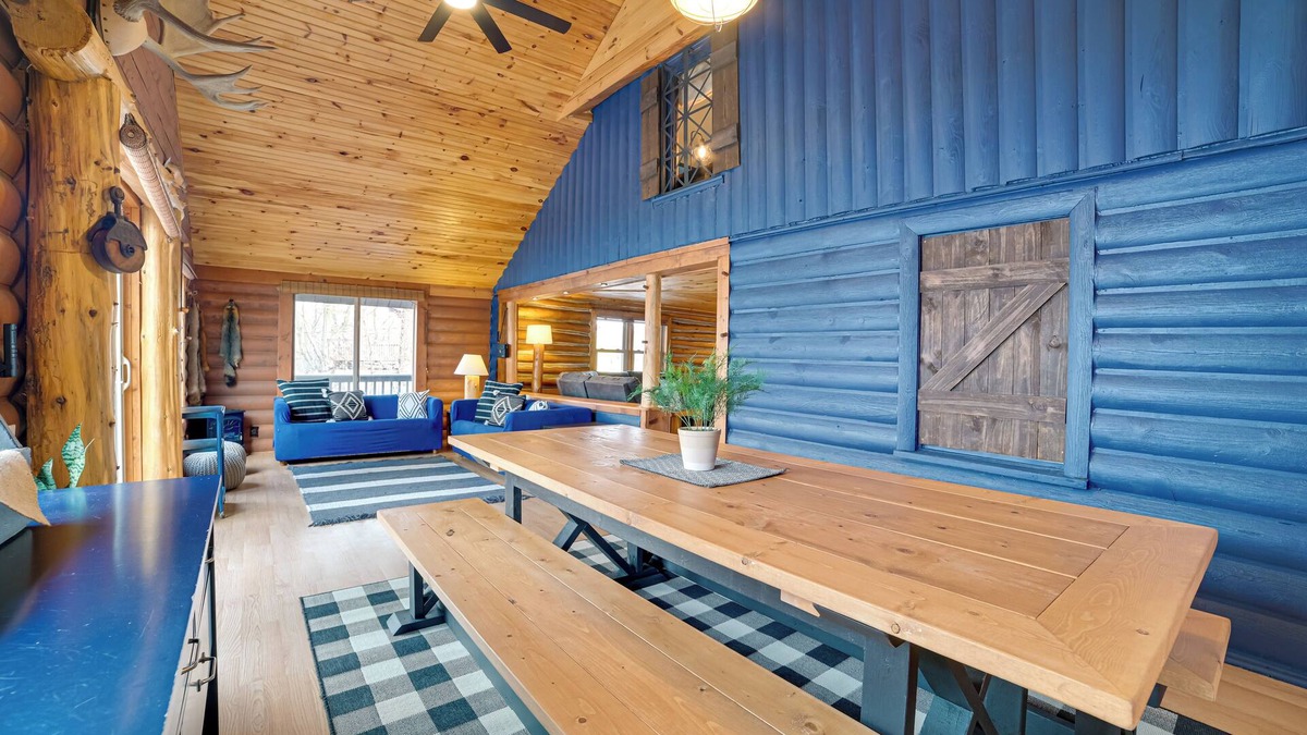 Tustin Cabin | Diamond Lake Waterfront Cabin w/Deck + Dock!