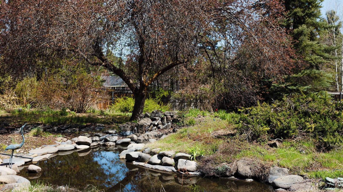 Southwest Bend House | Diamond Retreat in Bend – 2 BDR in Quiet Neighborhood, Close to Downtown!